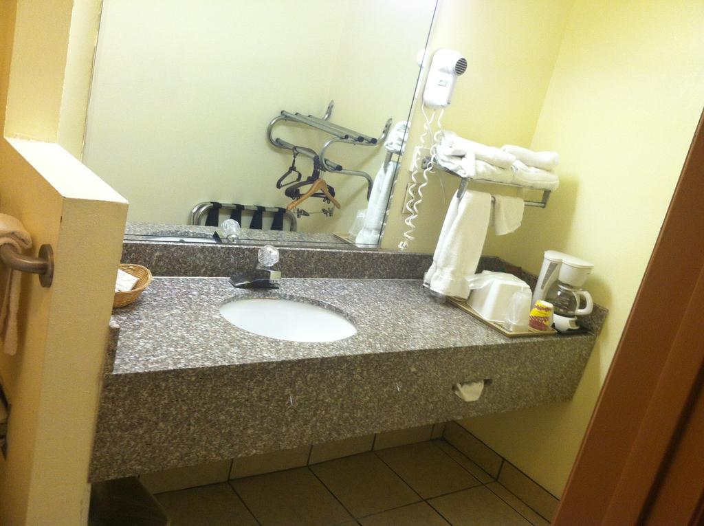 Motel 6 Calera Dış mekan fotoğraf