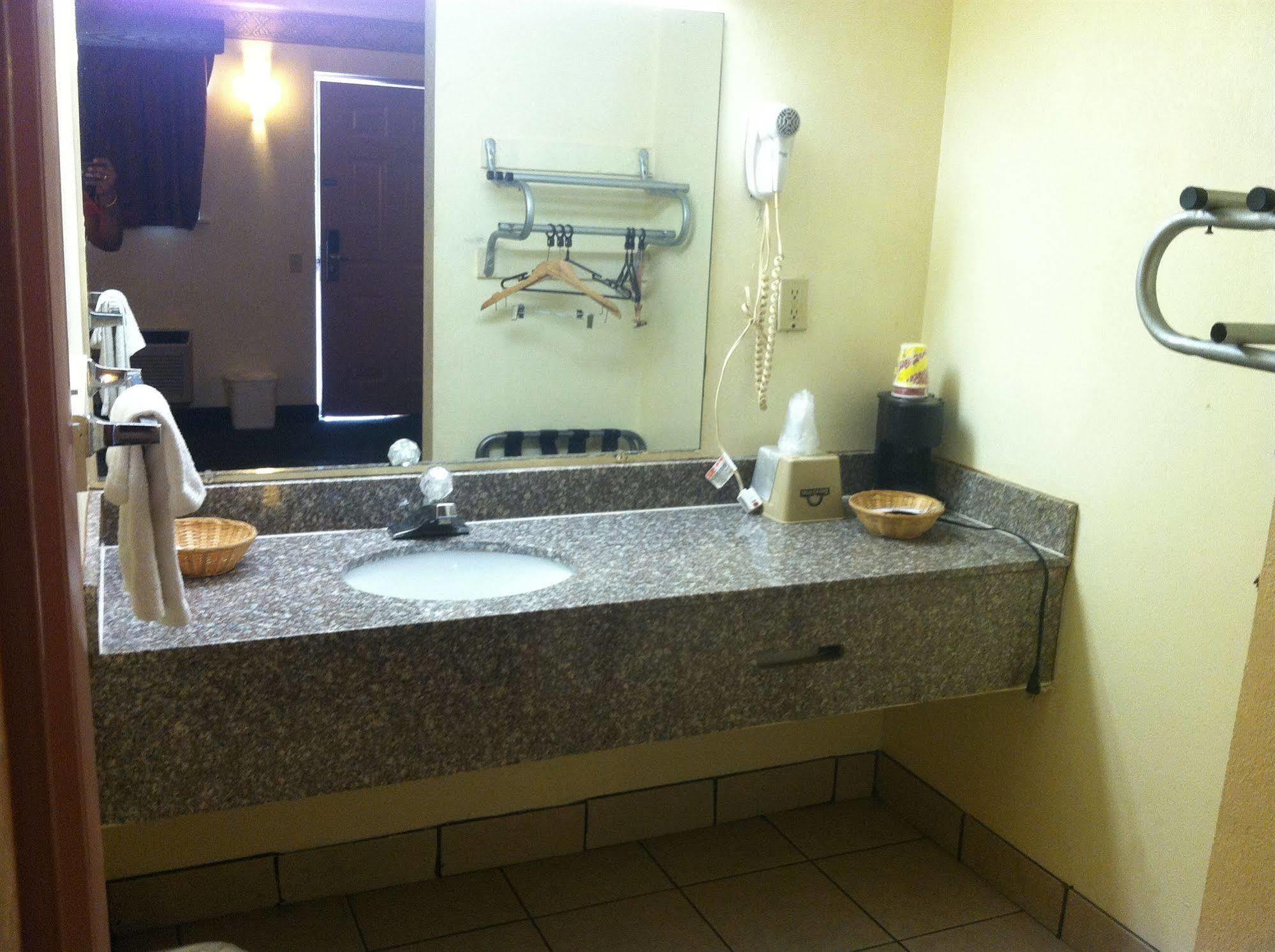 Motel 6 Calera Dış mekan fotoğraf