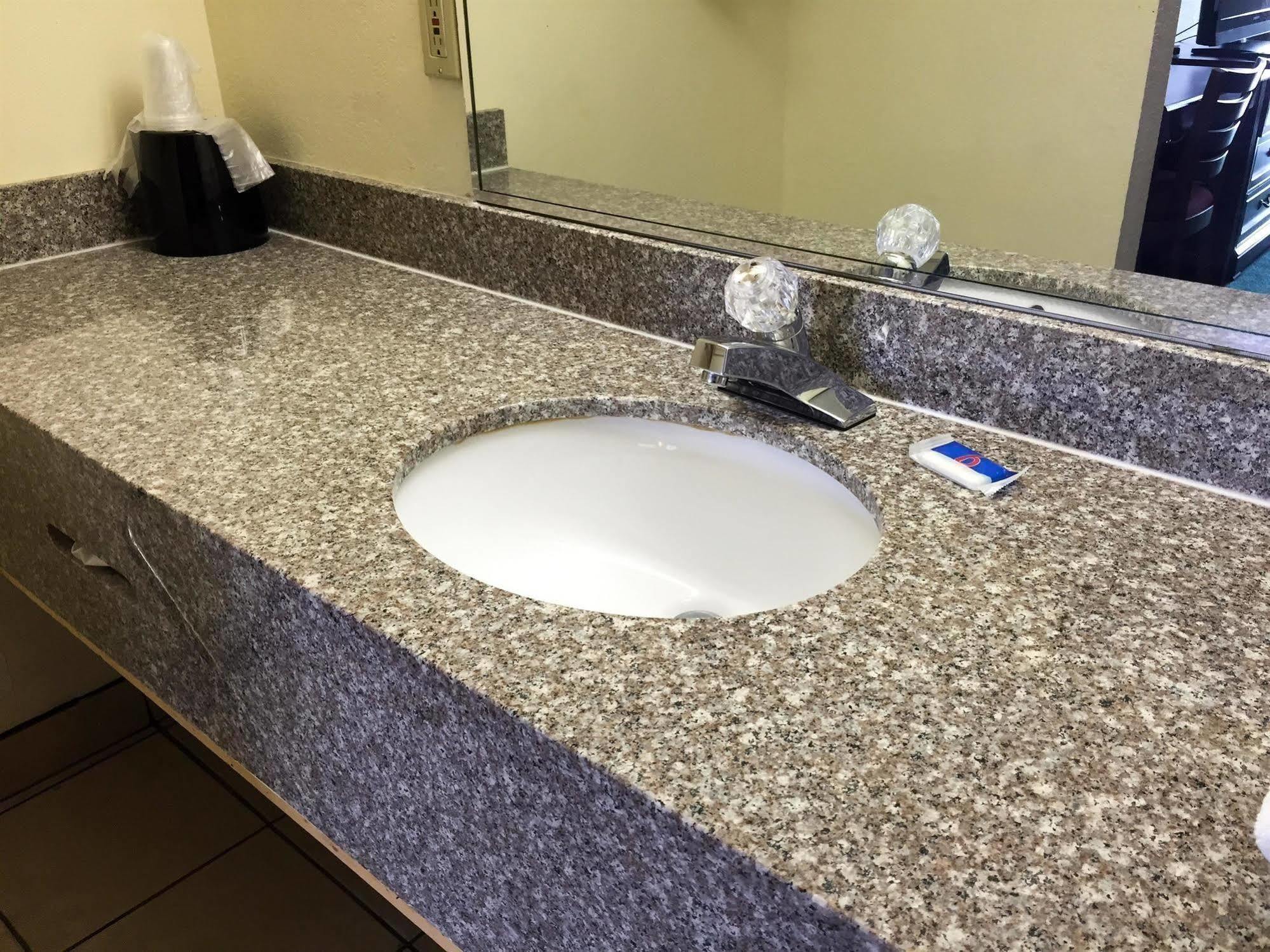 Motel 6 Calera Dış mekan fotoğraf